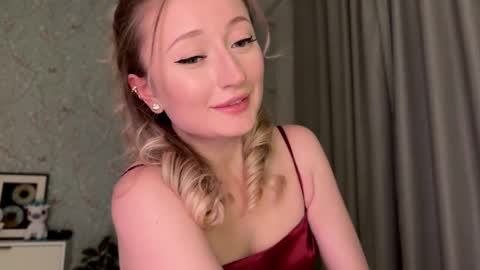 Snapshot of wendy_amber chatting on 11.02.25 Daisy online show from 11.02.25