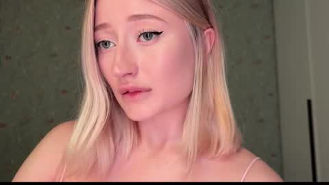 Snapshot of wendy_amber chatting on 02.01.26 Daisy online show from 02.01.26