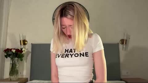 Snapshot of wendy_amber chatting on 02.14.26 Daisy online show from 02.14.26