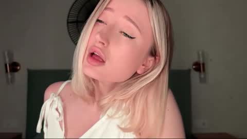 Snapshot of wendy_amber chatting on 02.21.26 Daisy online show from 02.21.26