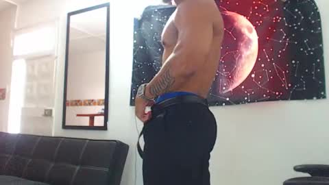 Snapshot of wesleyrogger chatting on 11.15.25 Wesley Rogger online show from 11.15.25