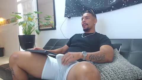 Snapshot of wesleyrogger chatting on 01.12.26 Wesley Rogger online show from 01.12.26
