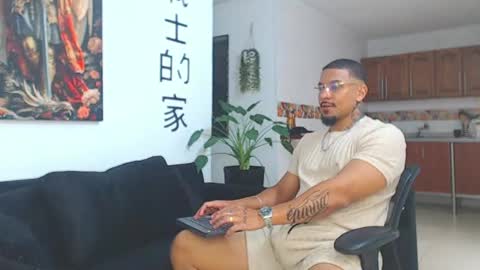 Snapshot of wesleyrogger chatting on 04.29.26 Wesley Rogger online show from 04.29.26
