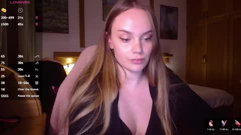 Snapshot of wet_lana chatting on 04.17.26 Lana online show from 04.17.26