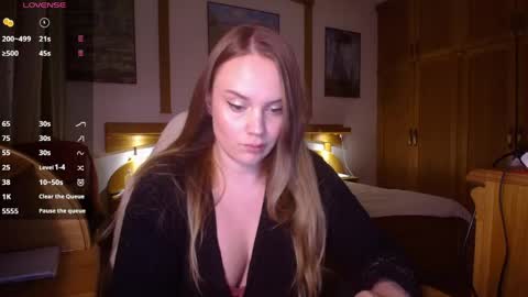 Snapshot of wet_lana chatting on 05.10.26 Lana online show from 05.10.26