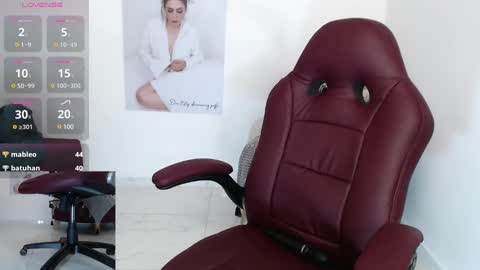 Snapshot of wet_liss chatting on 12.17.24 Diva online show from 12.17.24