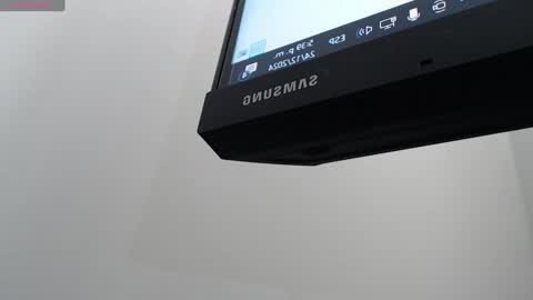 Snapshot of wet_liss chatting on 12.24.24 Diva online show from 12.24.24