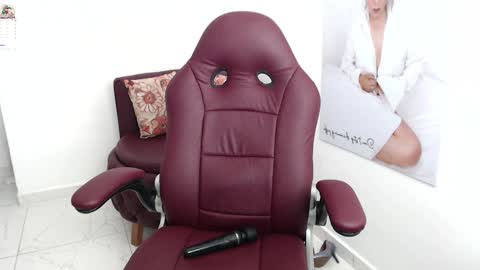 Snapshot of wet_liss chatting on 12.28.24 Diva online show from 12.28.24