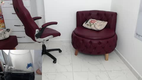 Snapshot of wet_liss chatting on 01.03.25 Diva online show from 01.03.25