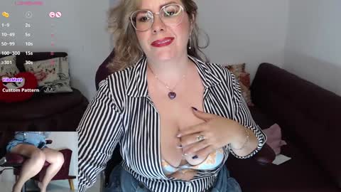 Snapshot of wet_liss chatting on 01.09.25 Diva online show from 01.09.25