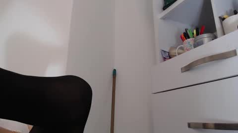 Snapshot of wet_liss chatting on 02.20.25 Diva online show from 02.20.25