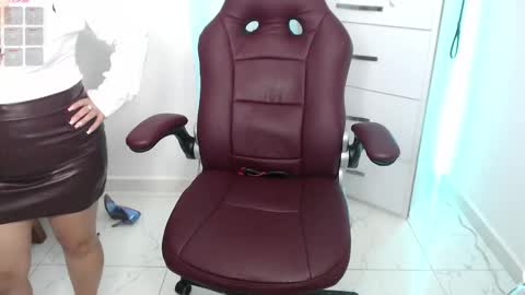 Snapshot of wet_liss chatting on 02.21.25 Diva online show from 02.21.25