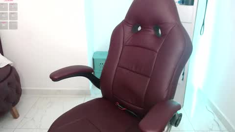 Snapshot of wet_liss chatting on 02.22.25 Diva online show from 02.22.25