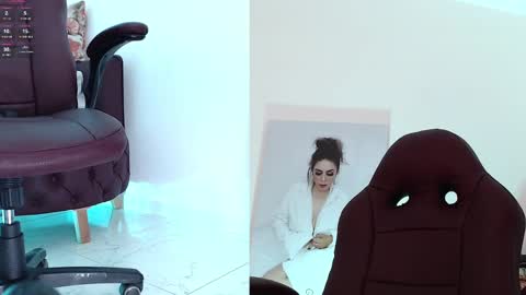 Snapshot of wet_liss chatting on 03.05.25 Diva online show from 03.05.25