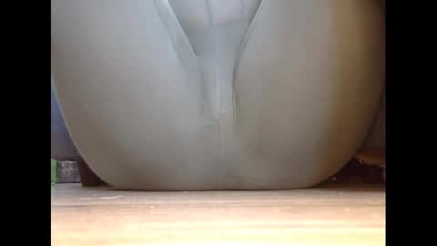 Snapshot of wet_pants2022 chatting on 02.02.25 wet_pants2022 online show from 02.02.25