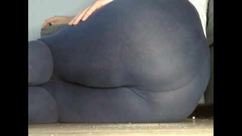 Snapshot of wet_pants2022 chatting on 02.14.25 wet_pants2022 online show from 02.14.25