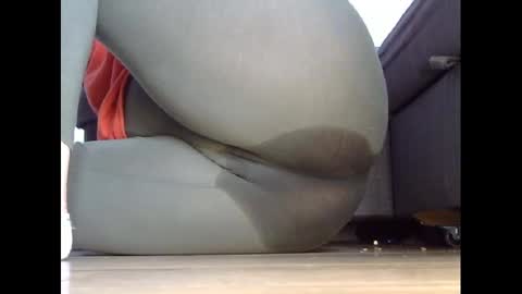 Snapshot of wet_pants2022 chatting on 03.10.25 wet_pants2022 online show from 03.10.25