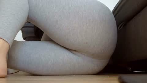 Snapshot of wet_pants2022 chatting on 09.18.25 wet_pants2022 online show from 09.18.25