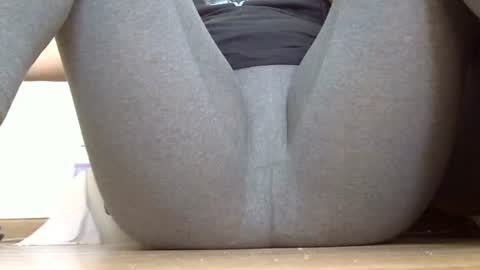 Snapshot of wet_pants2022 chatting on 10.08.25 wet_pants2022 online show from 10.08.25