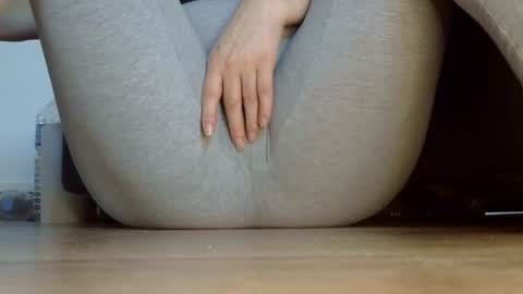 Snapshot of wet_pants2022 chatting on 12.01.25 wet_pants2022 online show from 12.01.25