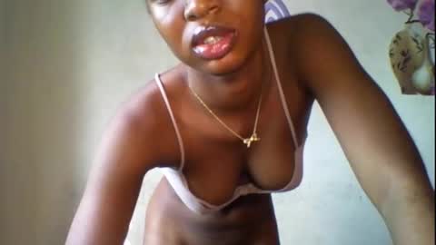 Snapshot of wet_pussy200 chatting on 10.26.25 Bella online show from 10.26.25