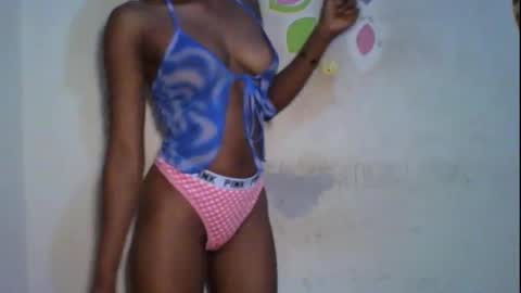 Snapshot of wet_pussy200 chatting on 10.31.25 Bella online show from 10.31.25