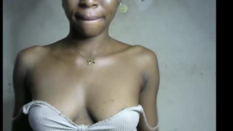 Snapshot of wet_pussy200 chatting on 11.26.25 Bella online show from 11.26.25