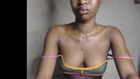 Snapshot of wet_pussy200 chatting on 01.07.26 Bella online show from 01.07.26