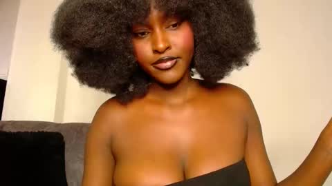 Snapshot of wet_wife_material chatting on 02.09.25 Macey online show from 02.09.25