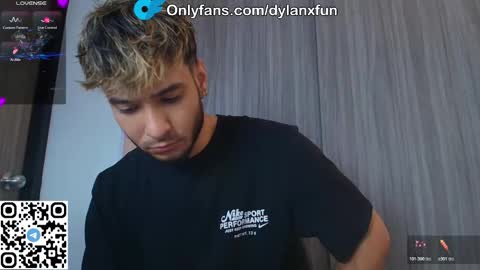 Mia and Dylan online show from 11.25.25