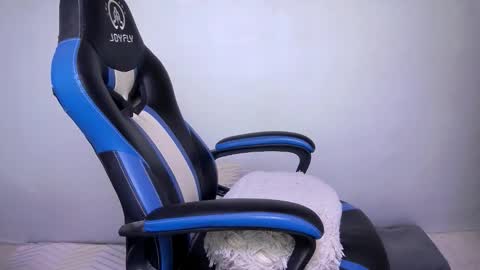 Snapshot of wetdream221 chatting on 10.31.25 Beatrice Moan from LovenseWet from Tip MenuOpen for Private online show from 10.31.25