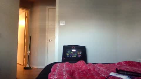 Snapshot of wetkyliecreams chatting on 02.08.25 Kylie online show from 02.08.25