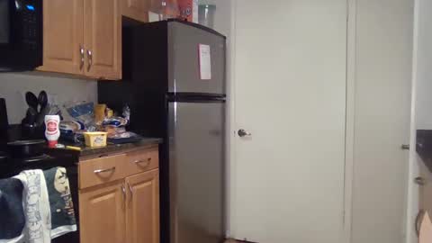 Snapshot of wetkyliecreams chatting on 02.13.25 Kylie online show from 02.13.25