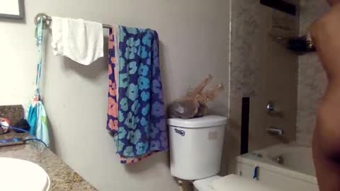 Snapshot of wetkyliecreams chatting on 02.15.25 Kylie online show from 02.15.25