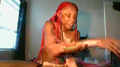 Snapshot of wetkyliecreams chatting on 02.25.25 Kylie online show from 02.25.25