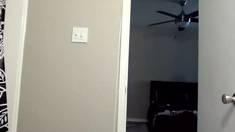 Snapshot of wetkyliecreams chatting on 09.21.25 Kylie online show from 09.21.25