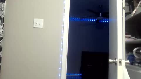 Snapshot of wetkyliecreams chatting on 10.03.25 Kylie online show from 10.03.25