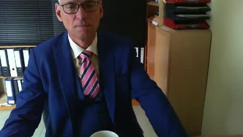 Snapshot of wetsuitedman chatting on 06.20.26 Franz online show from 06.20.26