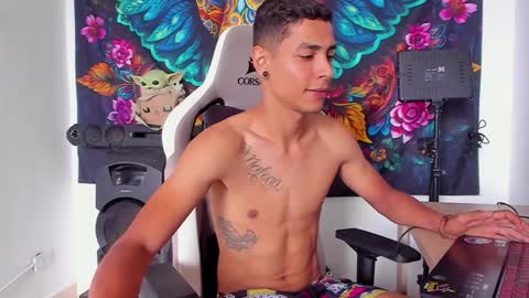 Snapshot of wexx_ chatting on 12.11.24 wex online show from 12.11.24