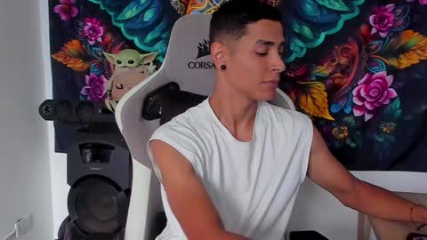 Snapshot of wexx_ chatting on 12.21.24 wex online show from 12.21.24