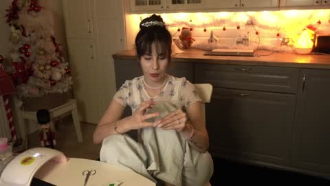 Snapshot of whats_her_name chatting on 12.31.24 Victoria Maria online show from 12.31.24