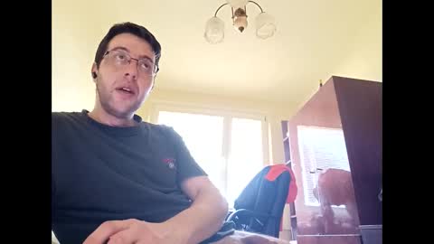 Snapshot of whatwouldyouliketosee chatting on 12.28.24 stoffy online show from 12.28.24