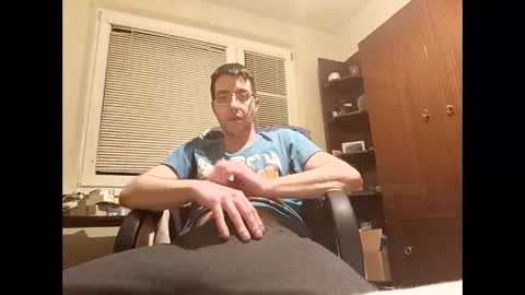 Snapshot of whatwouldyouliketosee chatting on 02.01.25 stoffy online show from 02.01.25