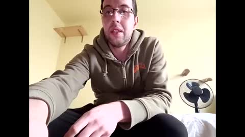 Snapshot of whatwouldyouliketosee chatting on 02.13.25 stoffy online show from 02.13.25