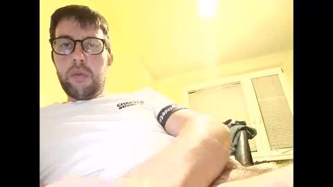 Snapshot of whatwouldyouliketosee chatting on 10.17.25 stoffy online show from 10.17.25