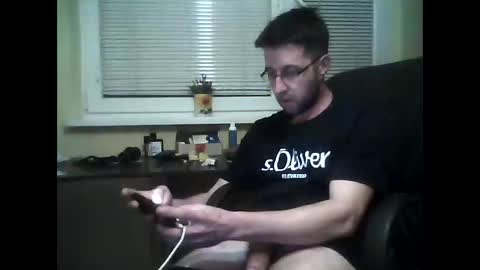 Snapshot of whatwouldyouliketosee chatting on 04.17.26 stoffy online show from 04.17.26