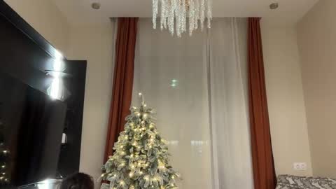 Mia  Please help me to reach 100 thumps up online show from 12.15.25