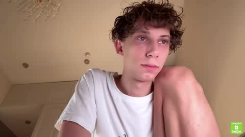 Mia  Please help me to reach 100 thumps up online show from 01.12.26