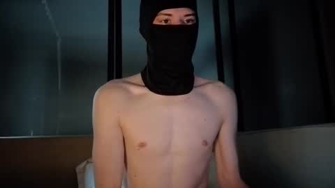 whispero_o online show from 10.24.25