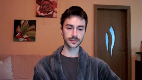 Snapshot of white_sport chatting on 10.01.25 Tom online show from 10.01.25